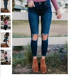 Free People Busted Knee Skinny Jeans size 27L.